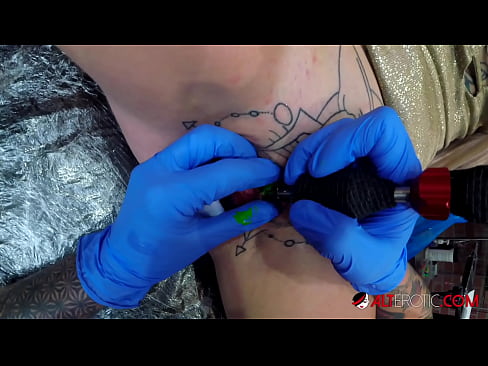❤️ Ekstrèmman tatoue hottie Sully Savage te fè yon tatoo sou klitoris li ❤ Pornografi endijèn nan ht.credit-assorti.ru ﹏